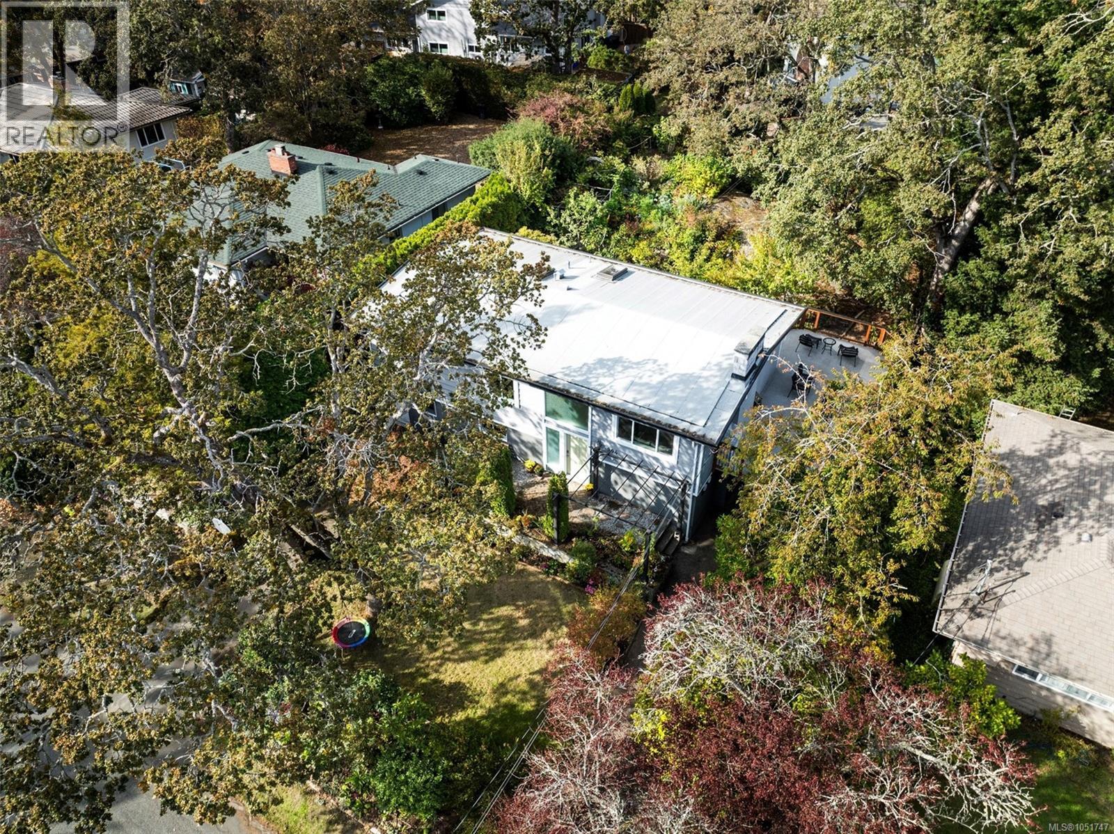 994 Ridgeway St - 56