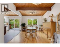Living room - 994 Ridgeway St, Saanich, BC V8X3C4 Photo 13