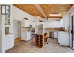994 Ridgeway St, Saanich, BC V8X3C4 Photo 20