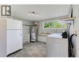 994 Ridgeway St, Saanich, BC V8X3C4 Photo 38