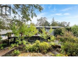 994 Ridgeway St, Saanich, BC V8X3C4 Photo 47