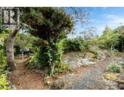 994 Ridgeway St, Saanich, BC V8X3C4 Photo 52