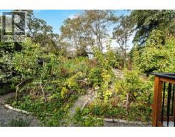 994 Ridgeway St, Saanich, BC V8X3C4 Photo 55
