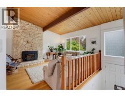 Bathroom - 994 Ridgeway St, Saanich, BC V8X3C4 Photo 8