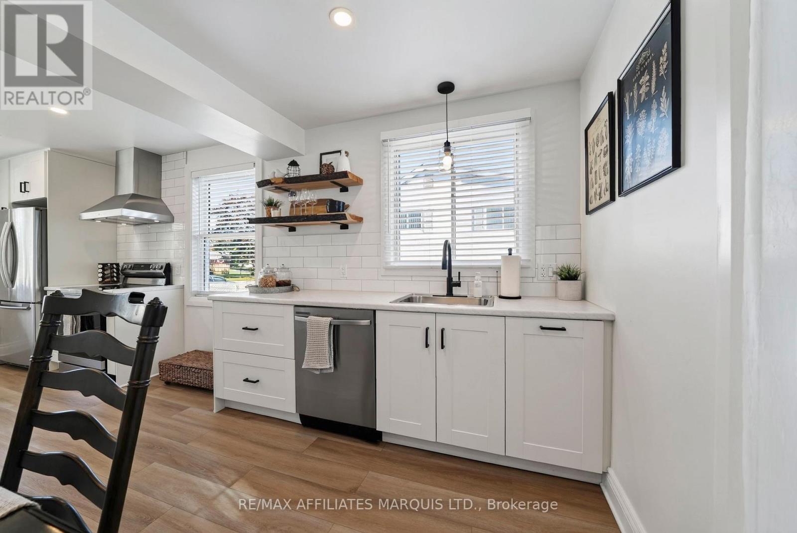 916 LEONARD AVENUE - Image 17