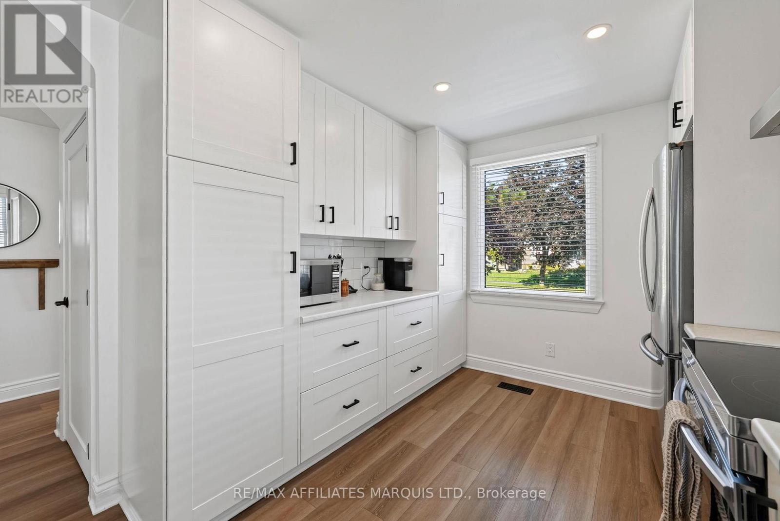 916 LEONARD AVENUE - 18