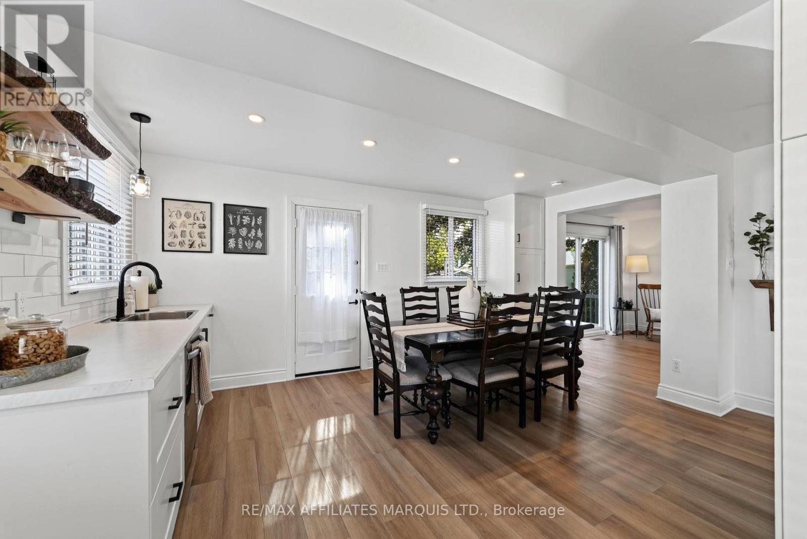 916 LEONARD AVENUE - 20