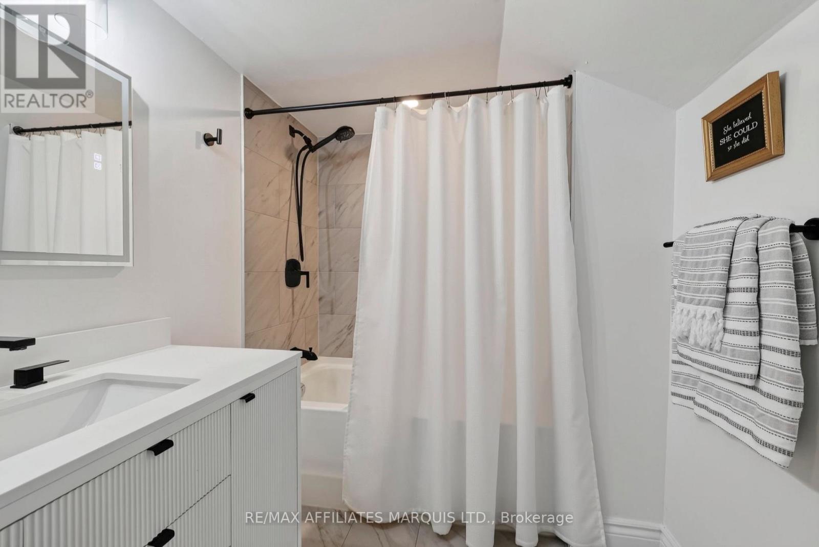 916 LEONARD AVENUE - Image 29