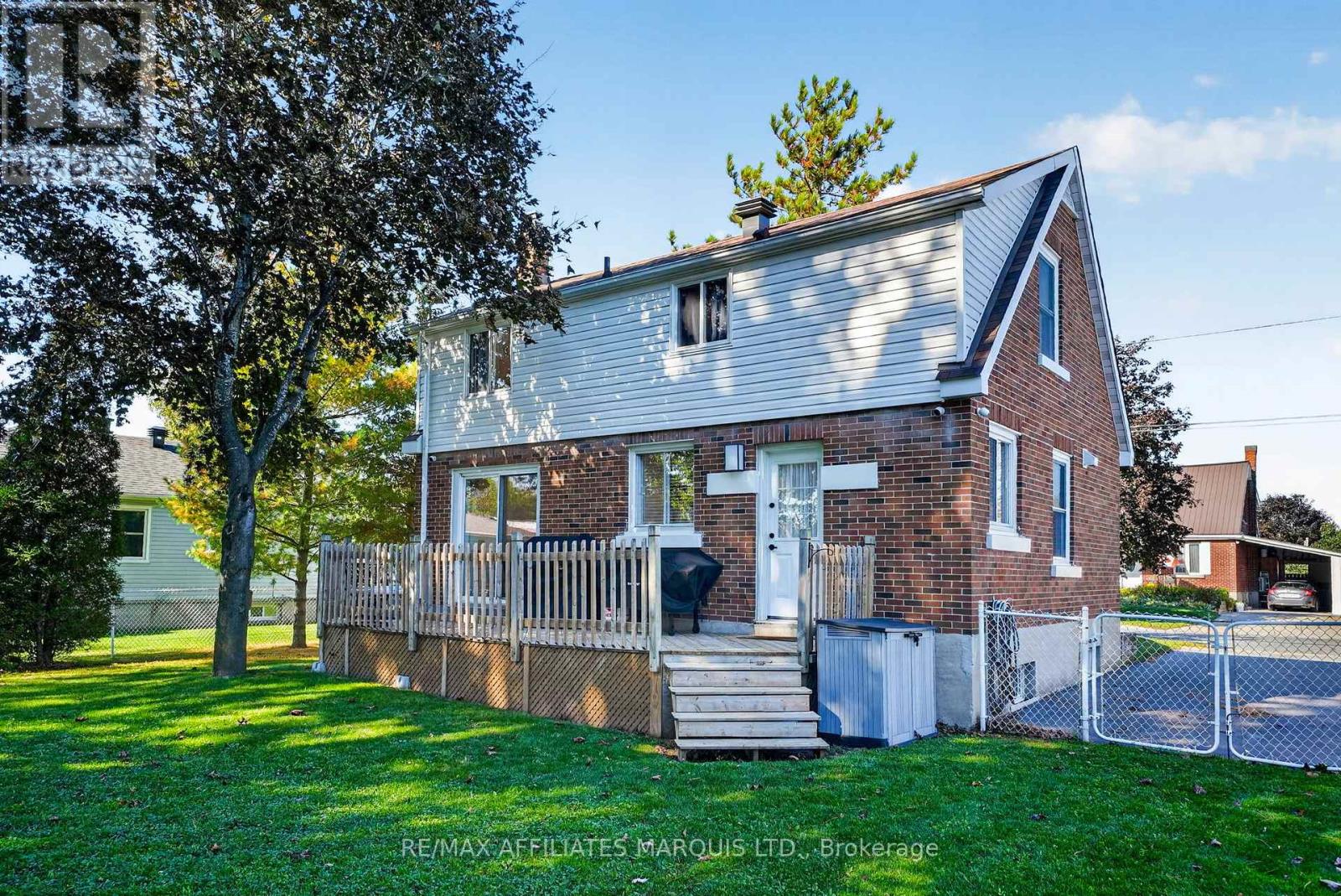 916 LEONARD AVENUE - Image 39