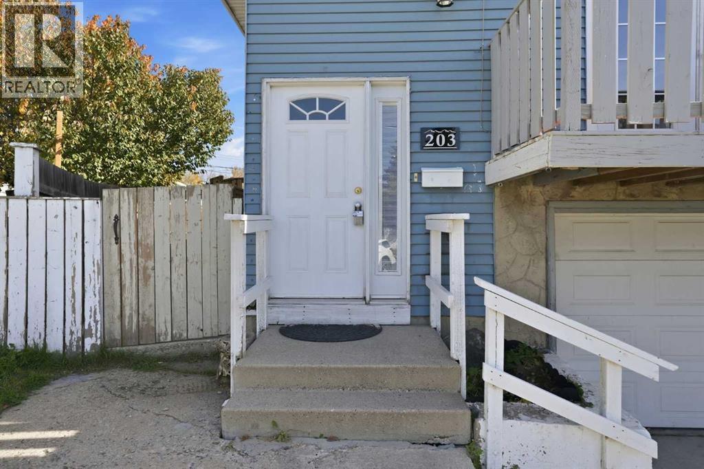 203 Penbrooke Close SE - 3