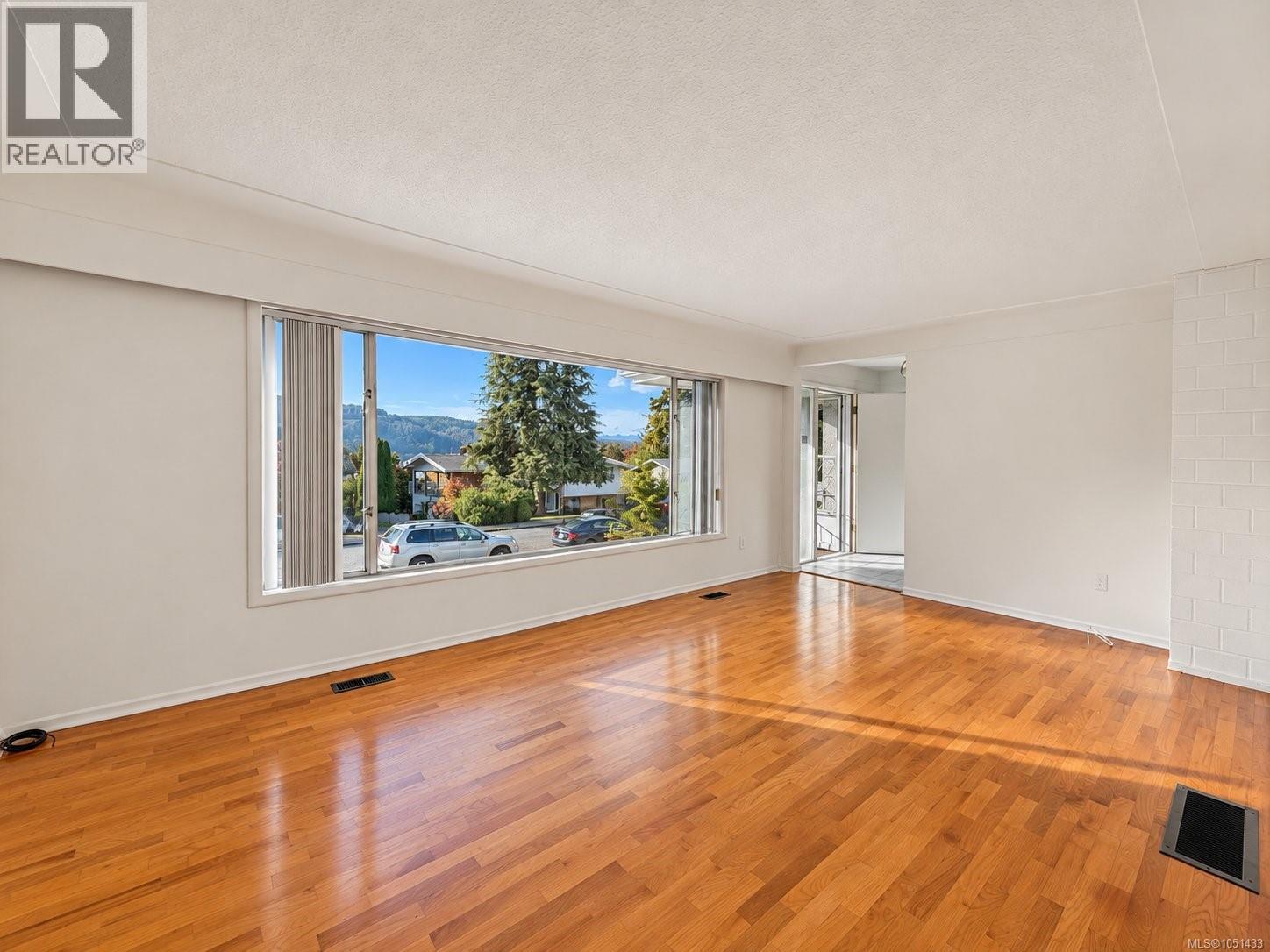2433 5th Ave - 6