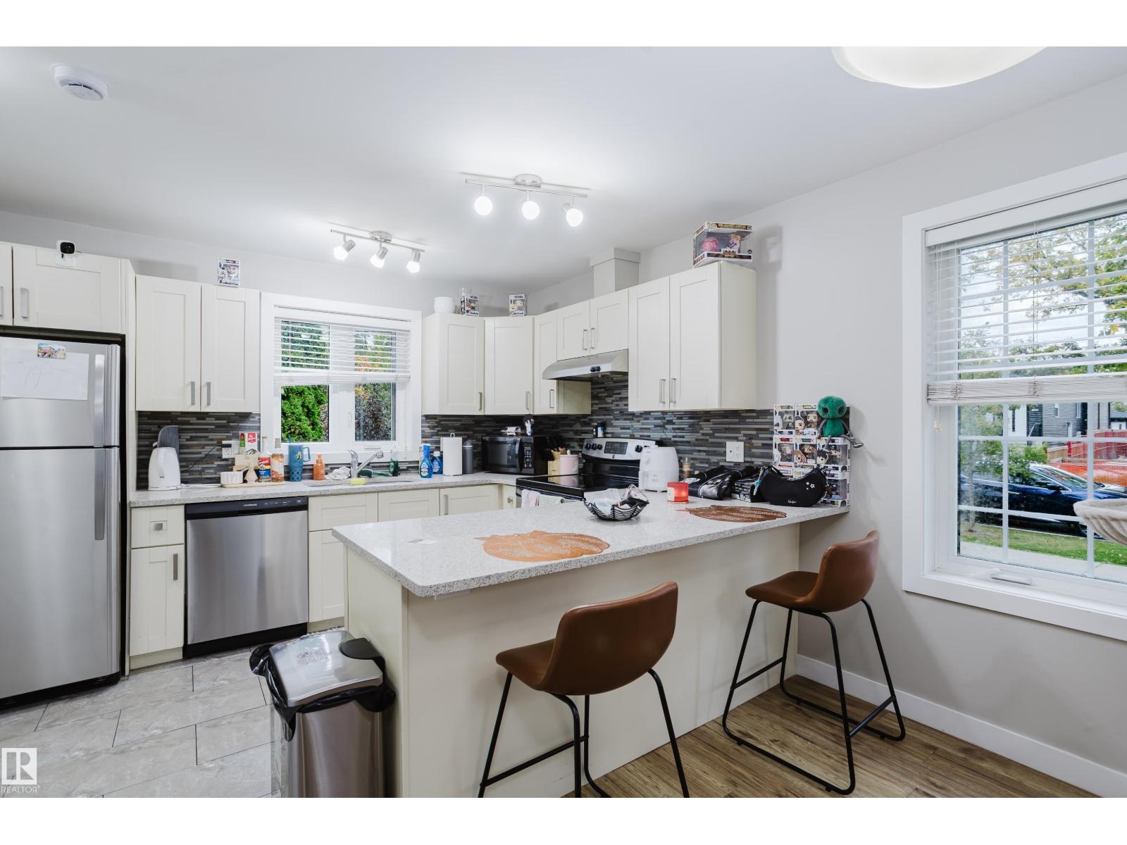 10204 - 10210 113 AV NW - Image 12