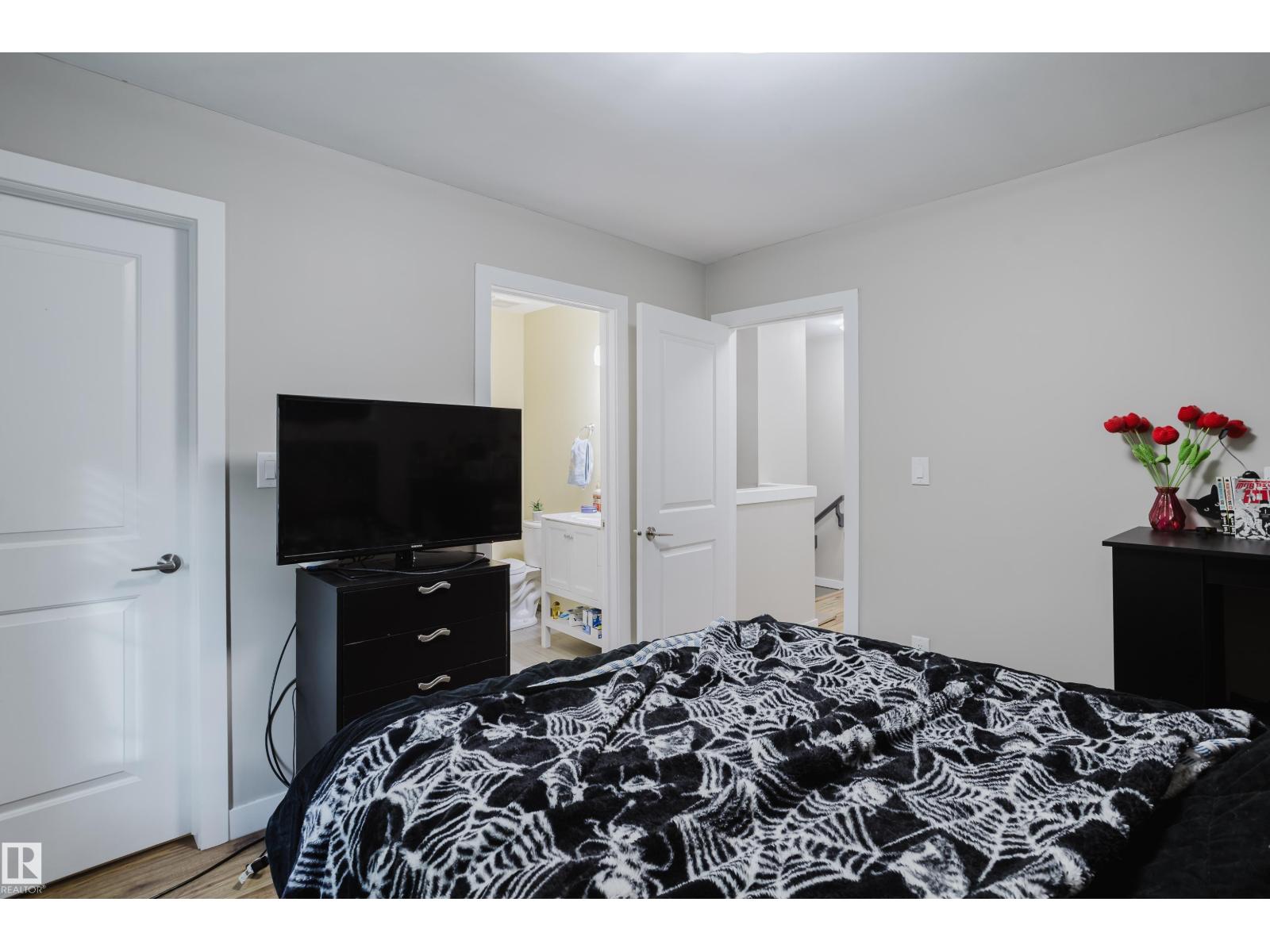 10204 - 10210 113 AV NW - Image 17