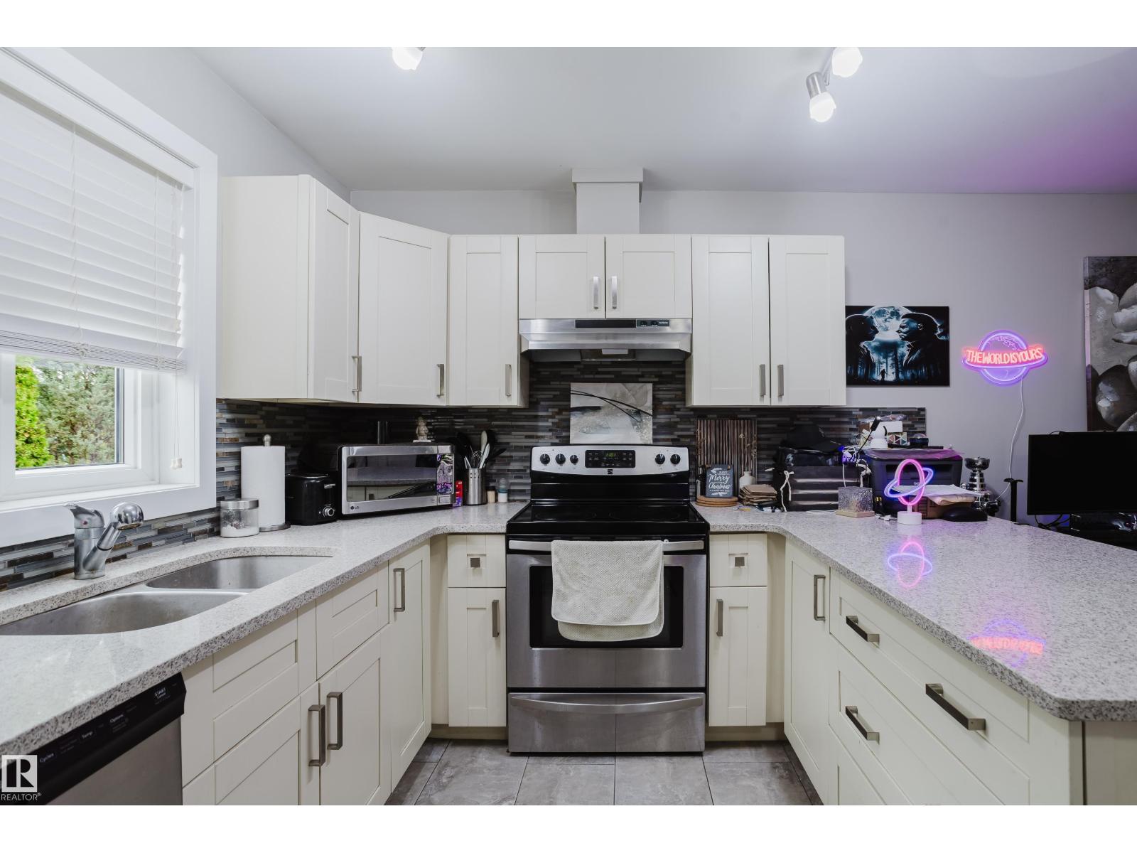 10204 - 10210 113 AV NW - Image 23