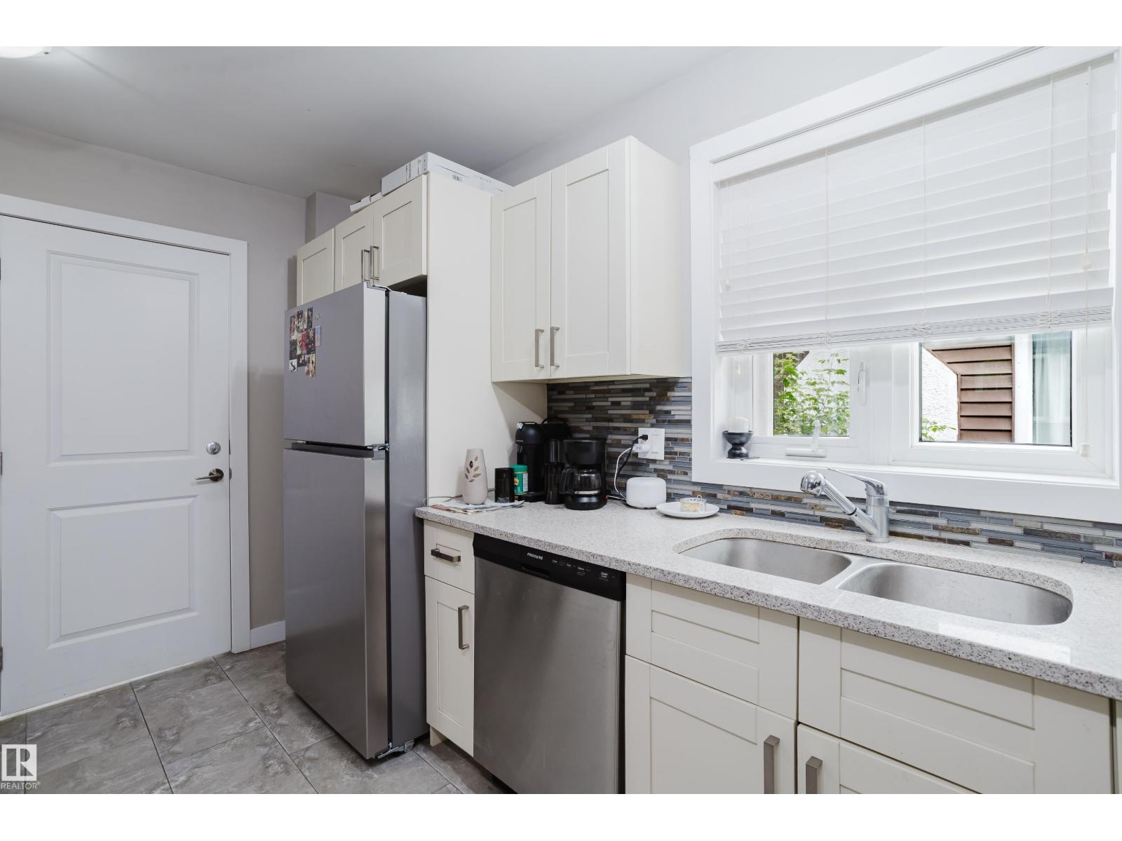 10204 - 10210 113 AV NW - Image 24