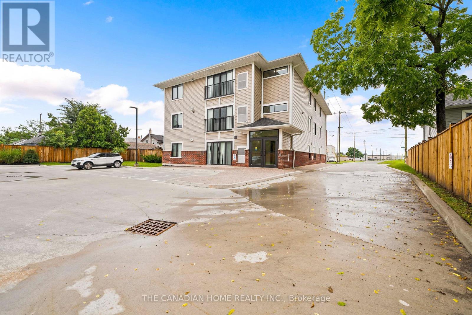 103 - 63 VINE STREET S, St. Catharines (E. Chester) — photo 2