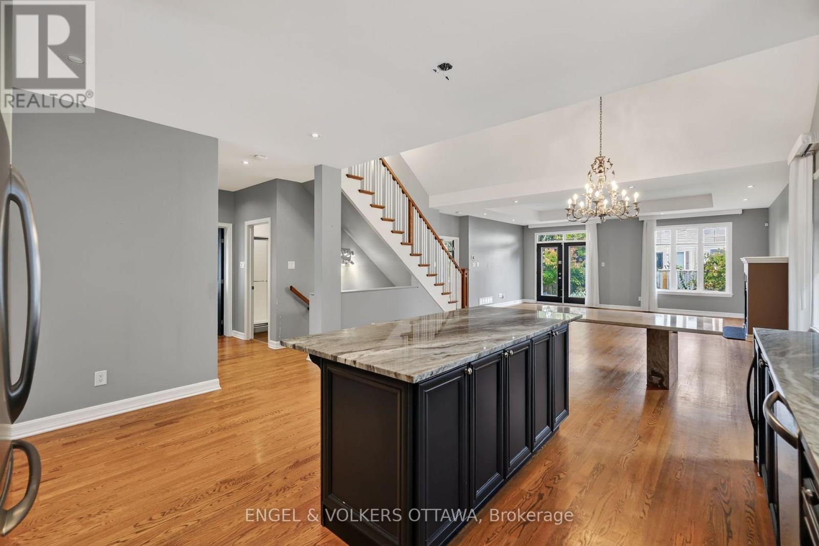 547 KILBIRNIE DRIVE - 10