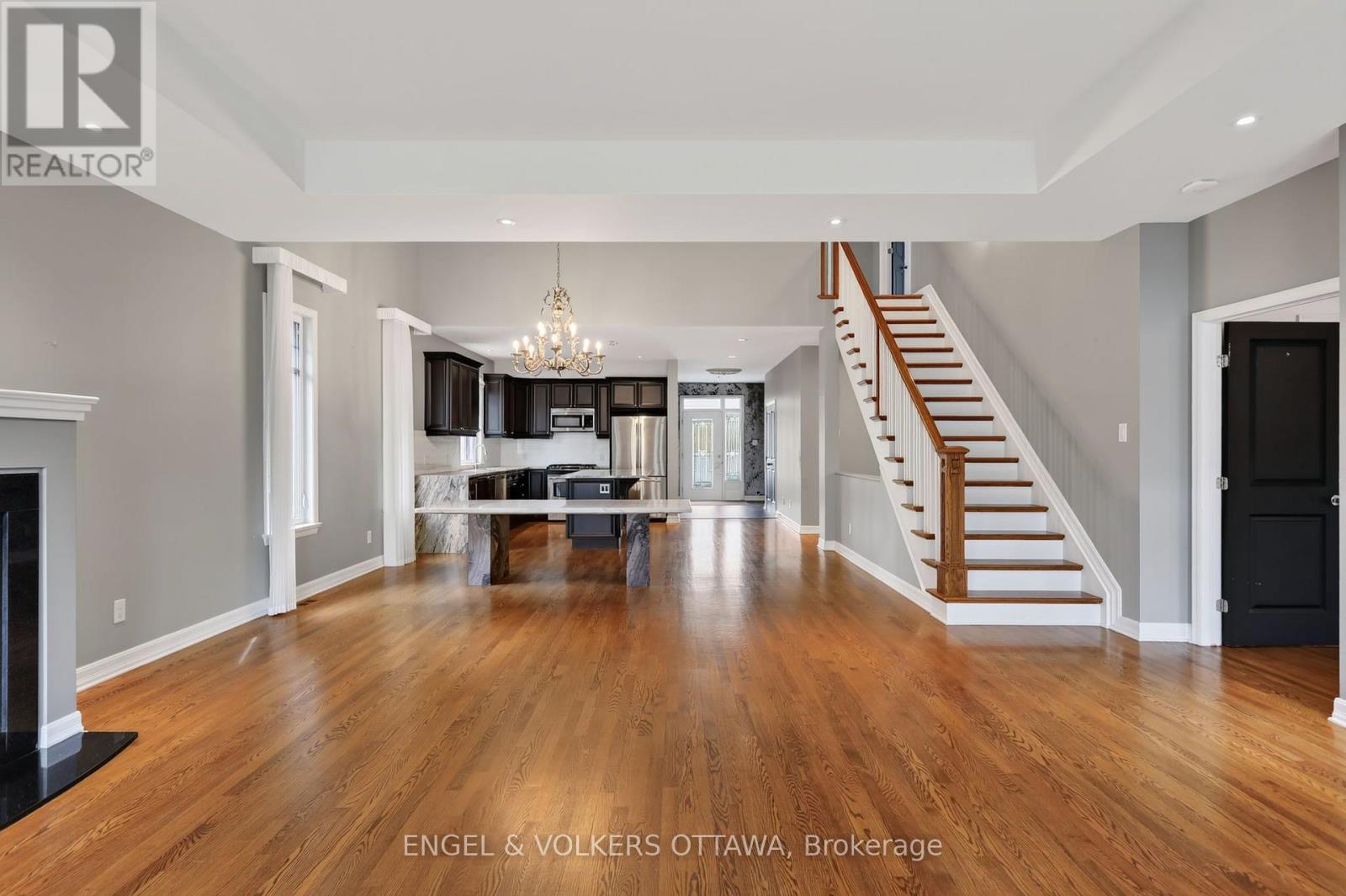 547 KILBIRNIE DRIVE - 17