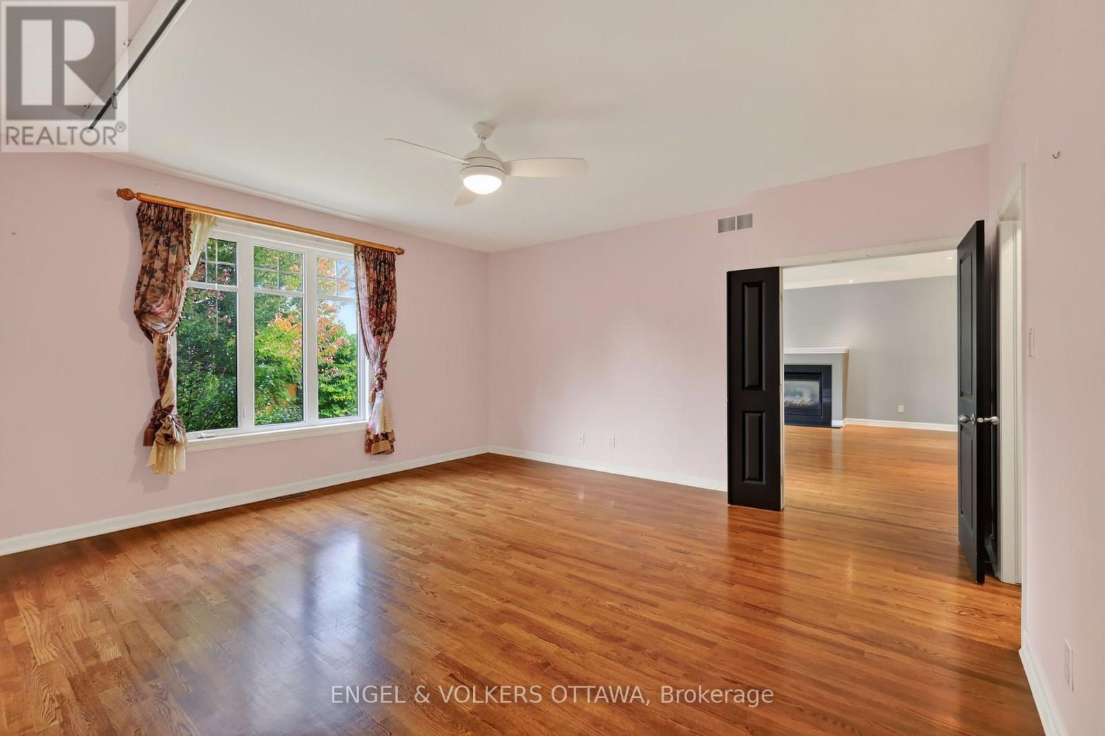 547 KILBIRNIE DRIVE - 19