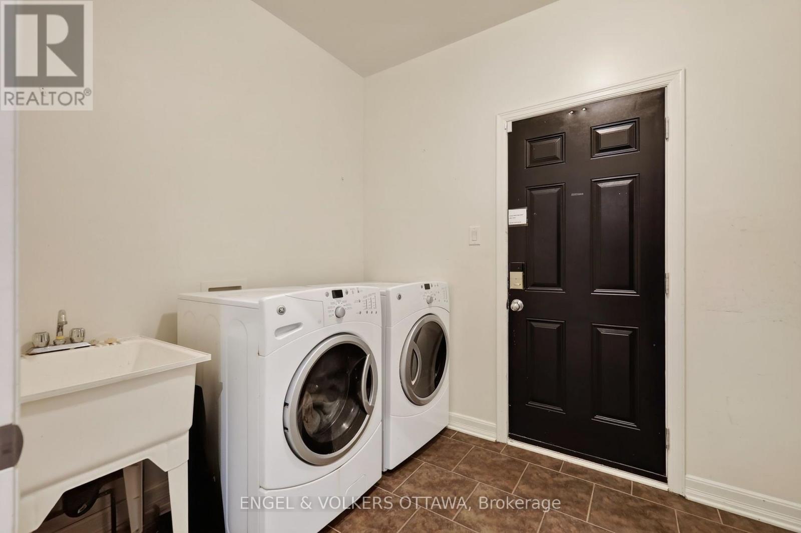 547 KILBIRNIE DRIVE - Image 32
