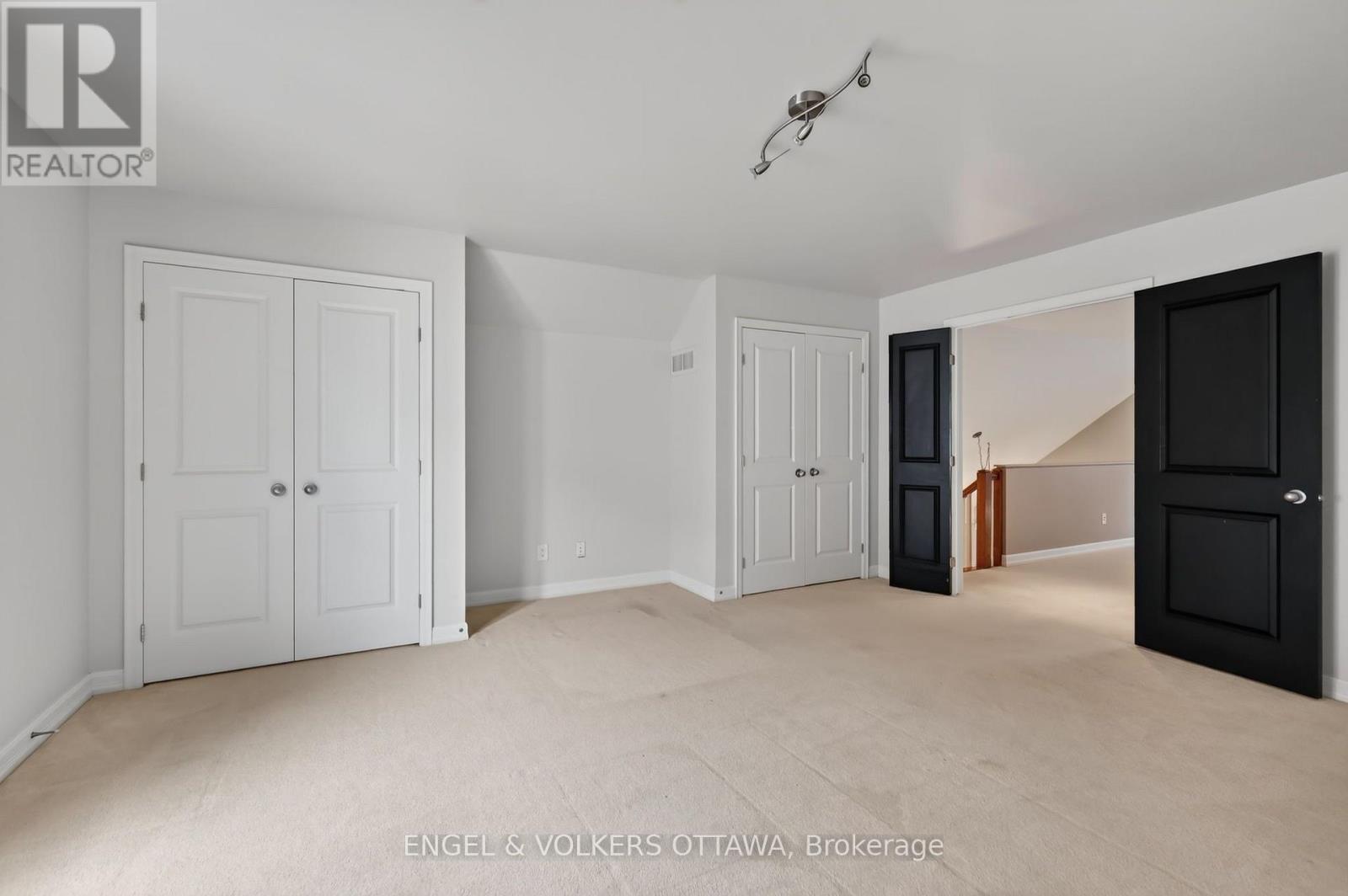 547 KILBIRNIE DRIVE - 35