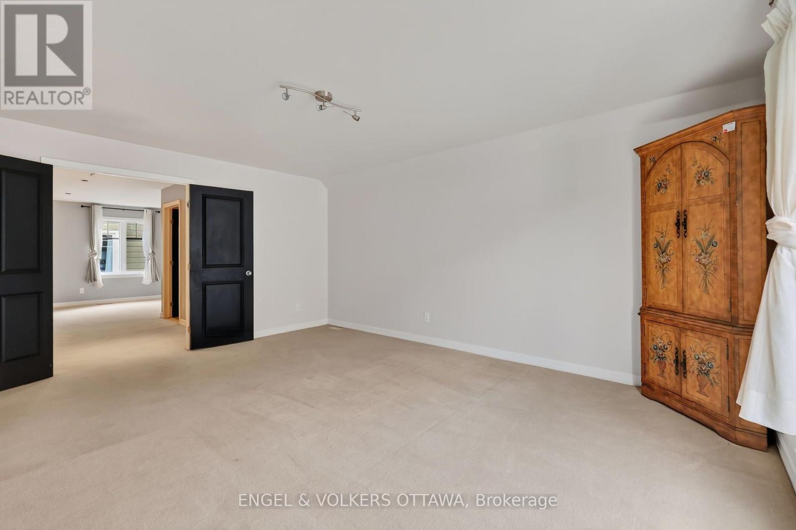 547 KILBIRNIE DRIVE - Image 37