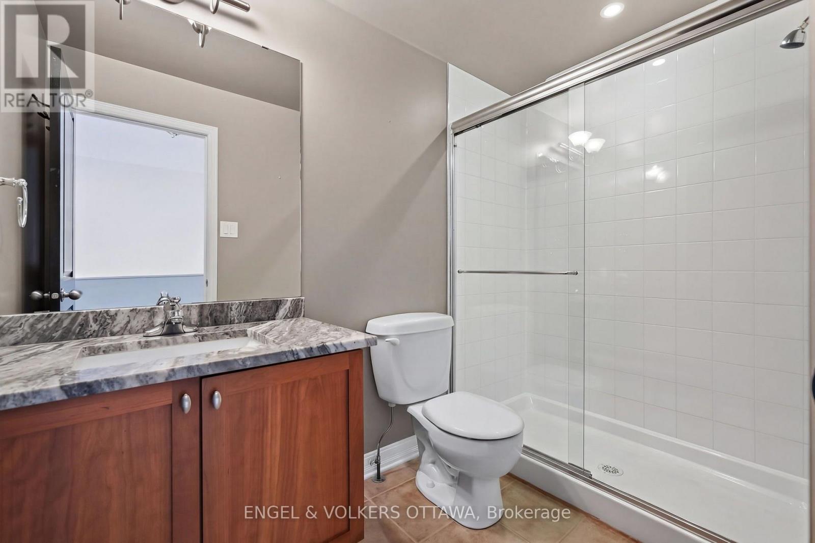 547 KILBIRNIE DRIVE - 38