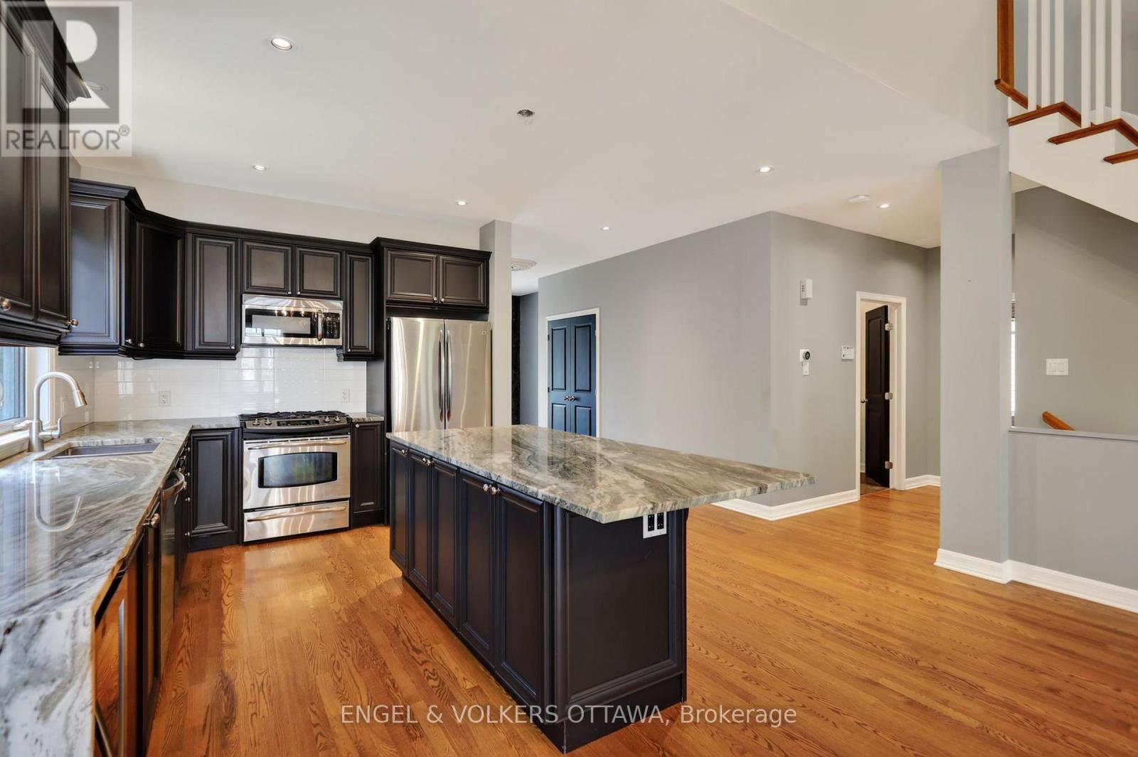 547 KILBIRNIE DRIVE, Ottawa — photo 8