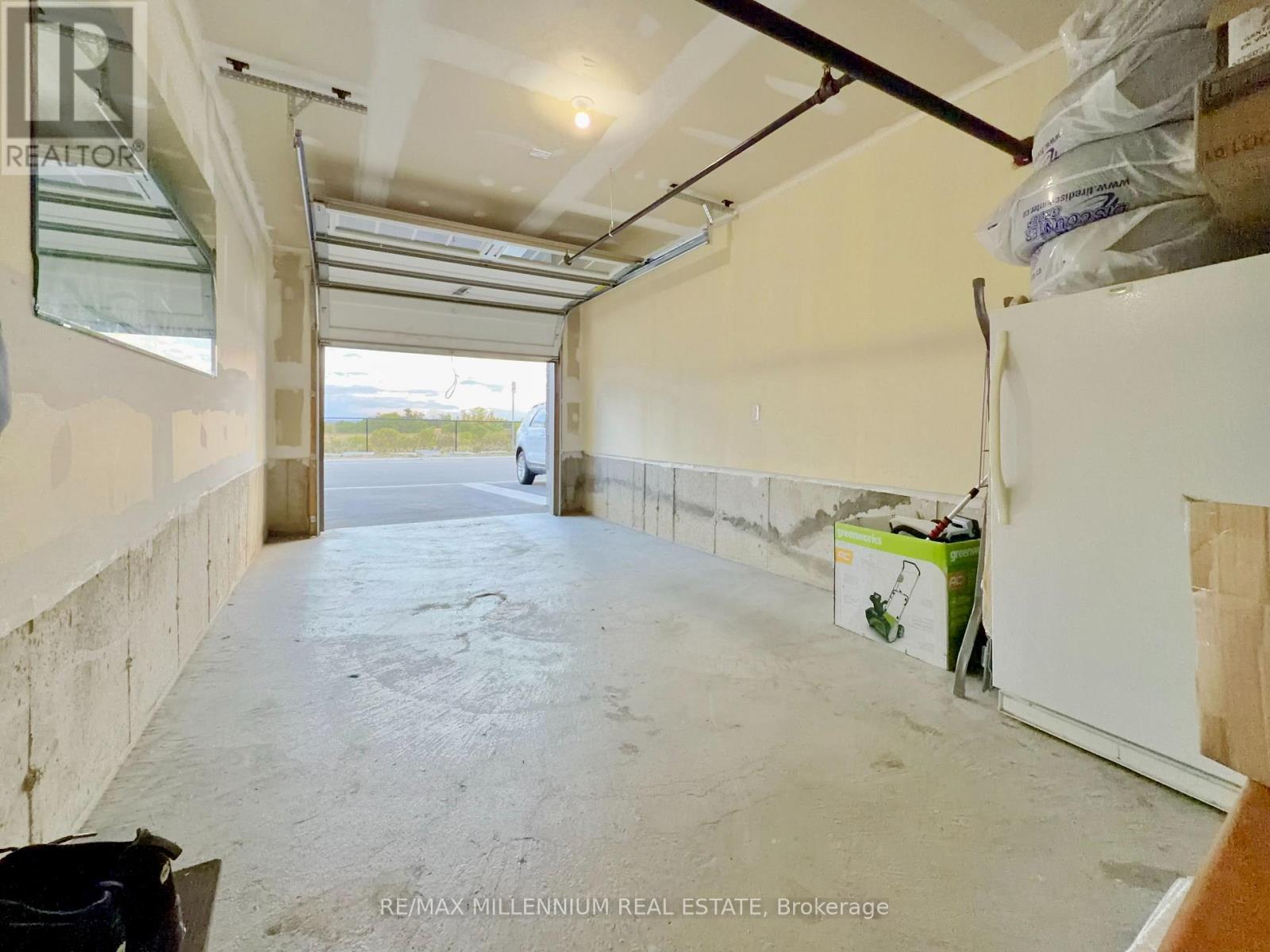 #21 45 FIELDRIDGE CRESCENT - 24