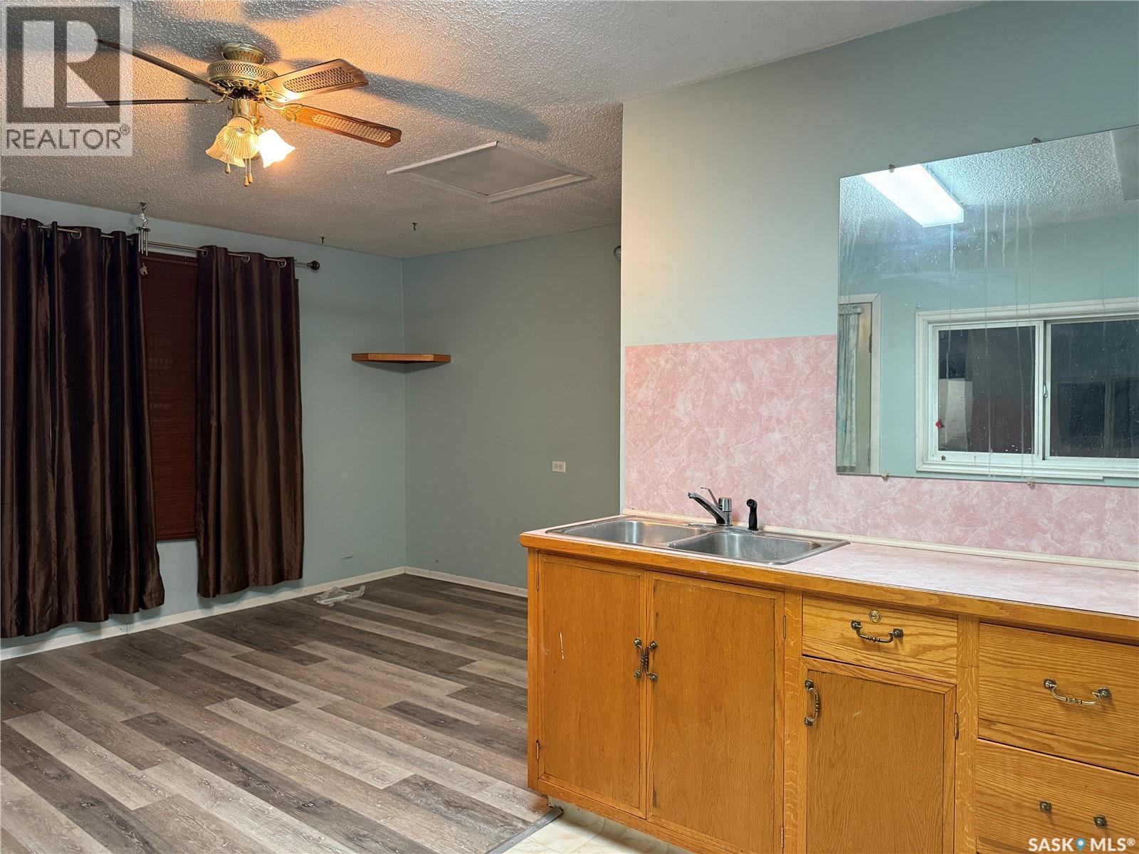 25 Home STREET W, Moose Jaw Saskatchewan — photo 6