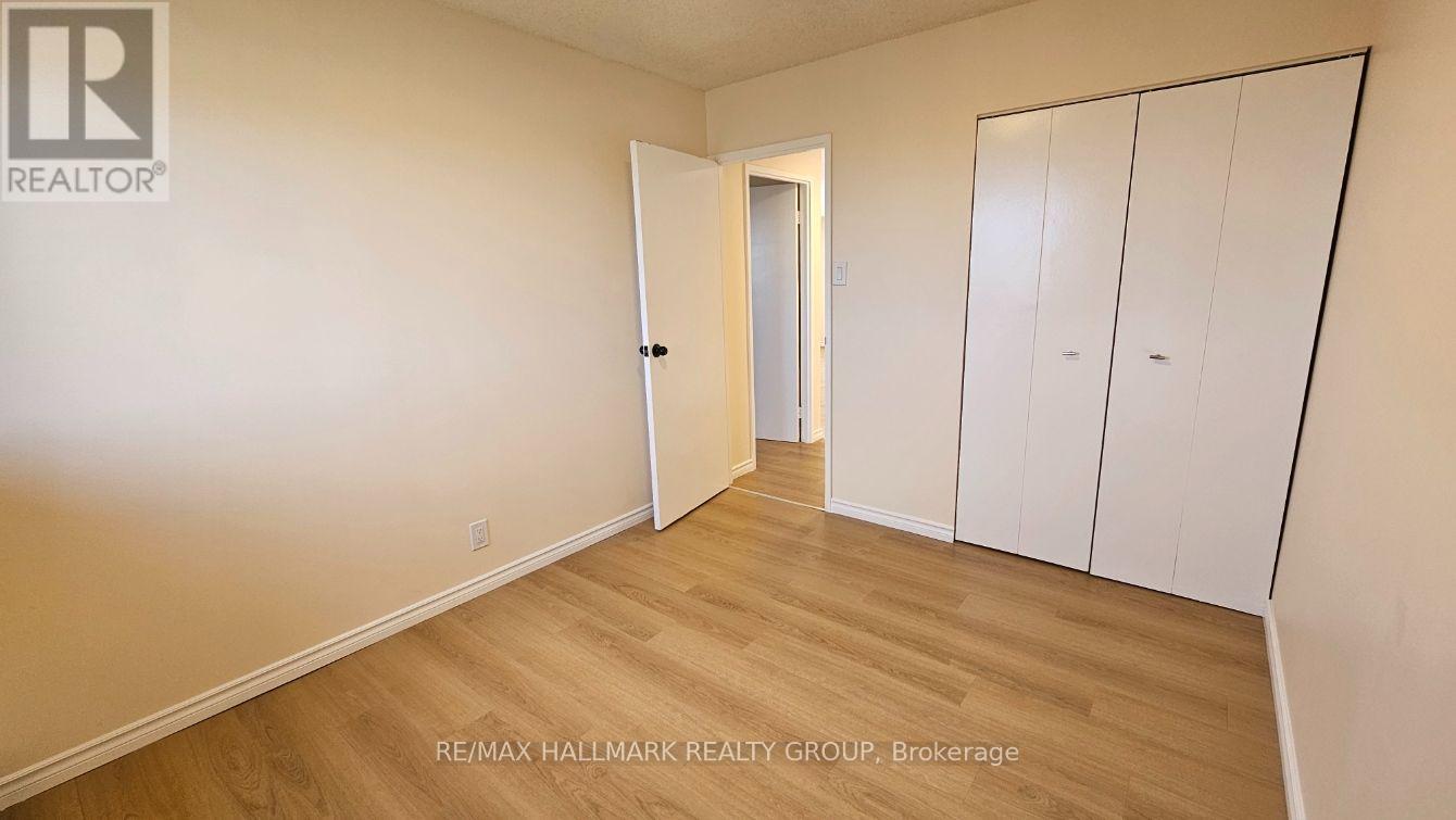 #4 158 MCARTHUR AVENUE - 14
