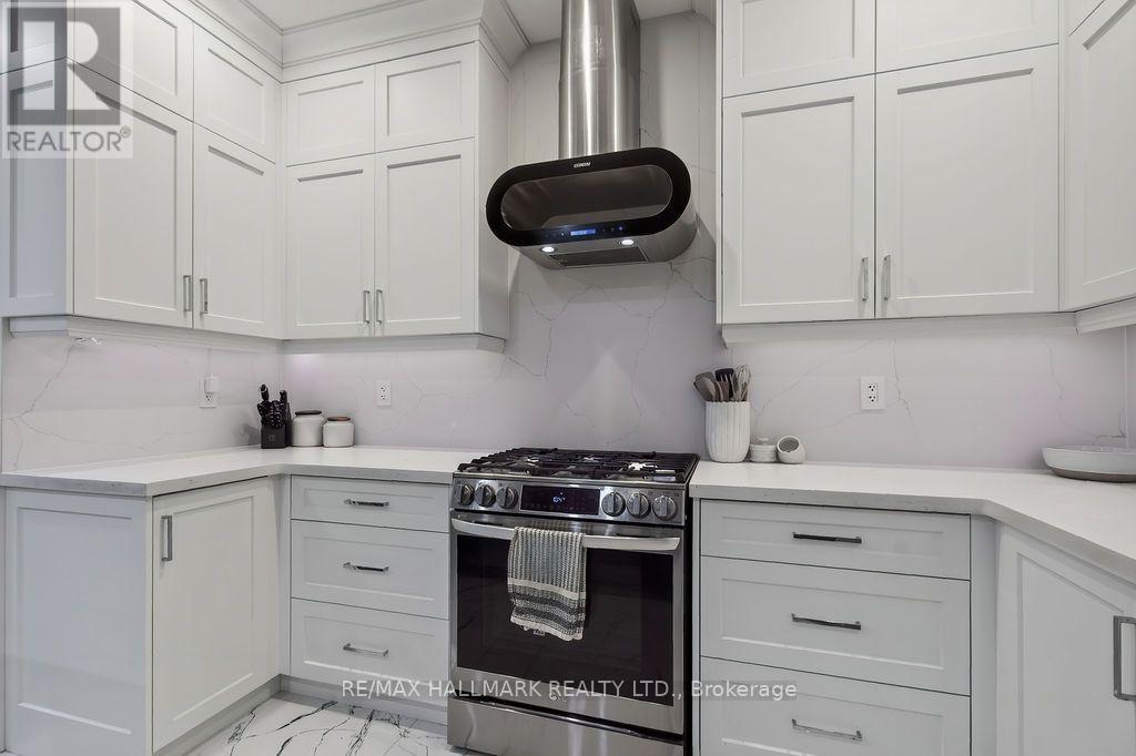 281 WARDEN AVENUE - 18