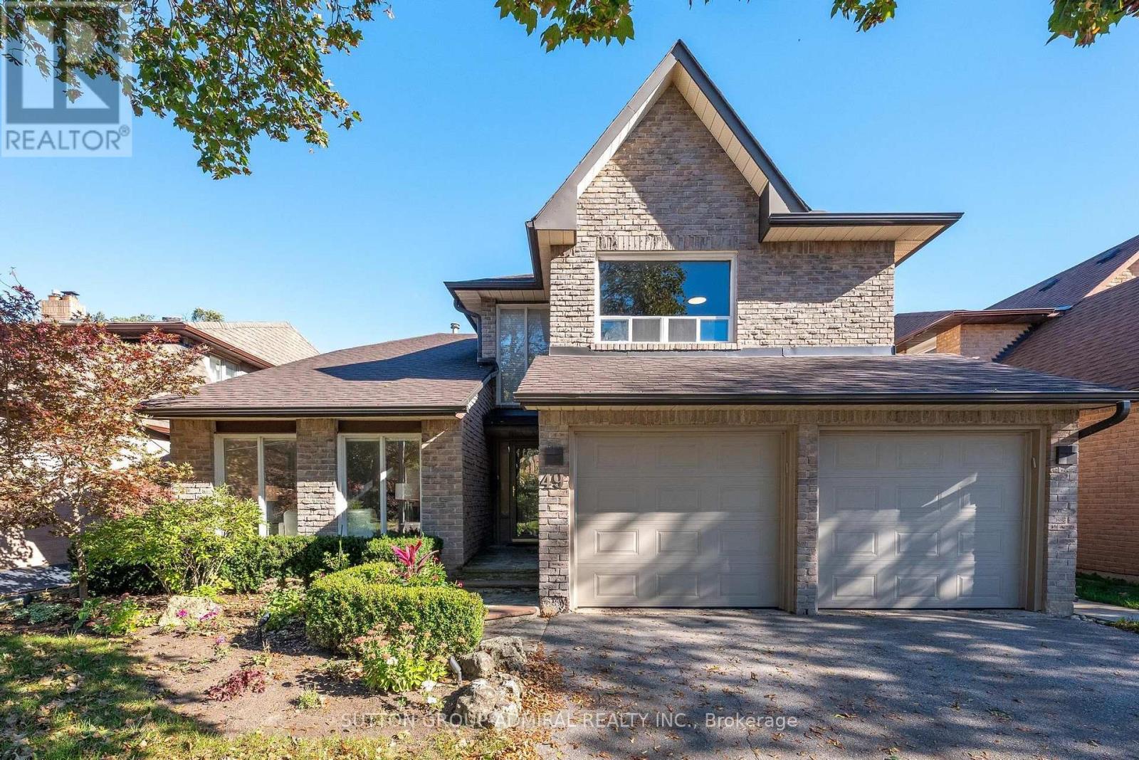 49 HETHERINGTON CRESCENT - 1