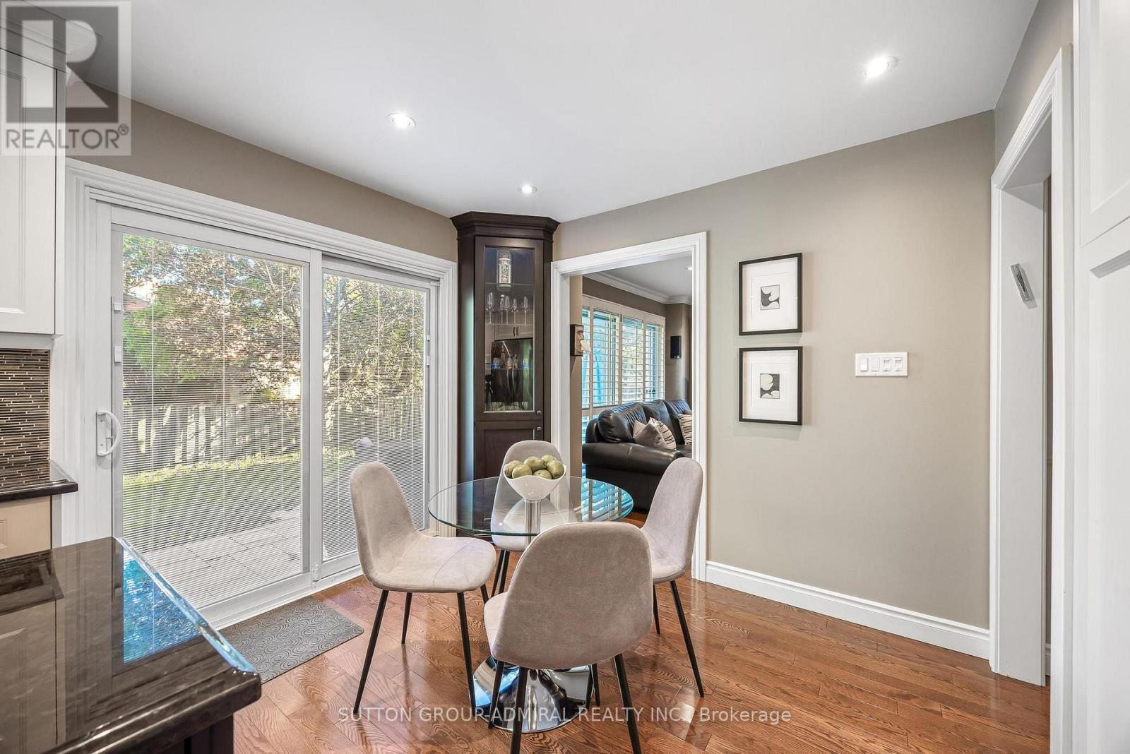 49 HETHERINGTON CRESCENT - 13
