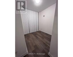210 - 38 Honeycrisp Crescent, Vaughan, ON L4K0M8 Photo 9