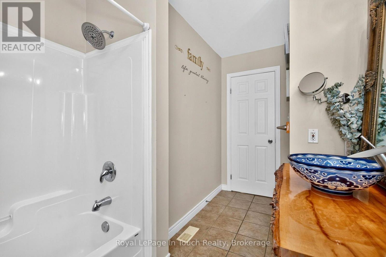 682 DOMINION AVENUE - Image 29