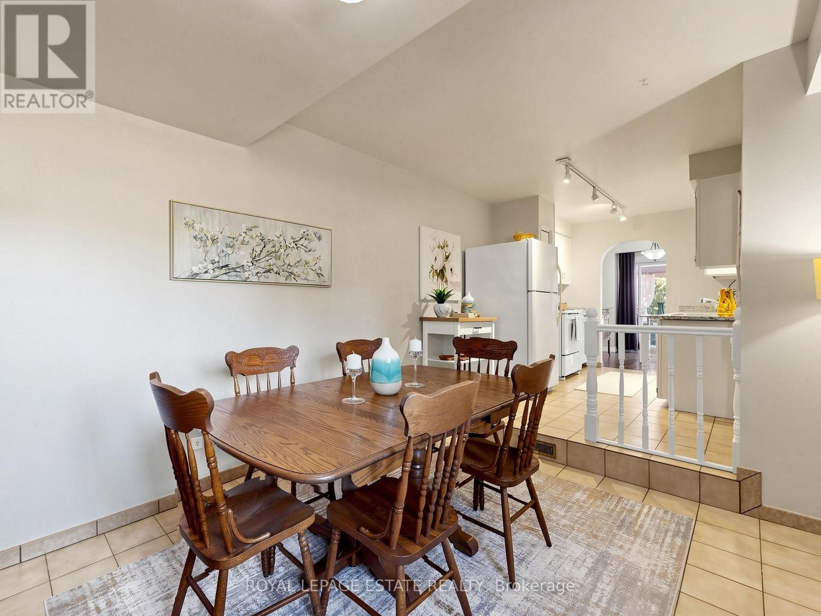 38 BURBANK CRESCENT - 17