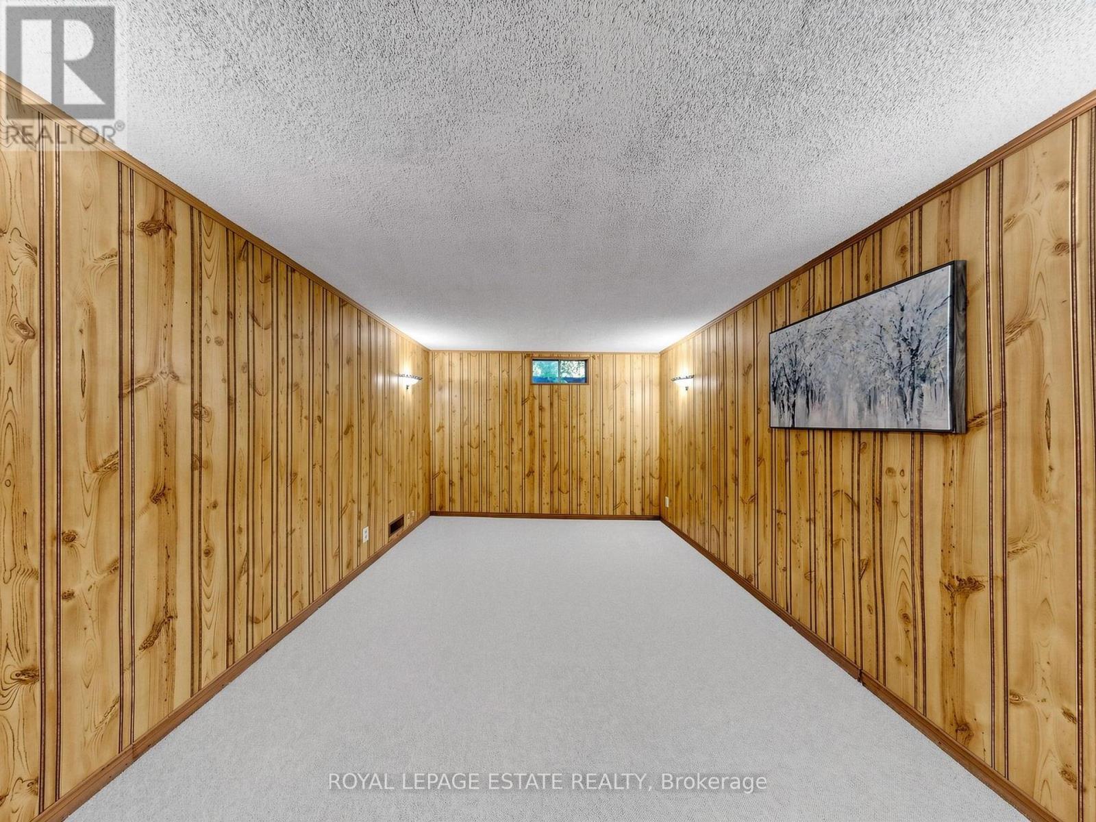 38 BURBANK CRESCENT - 29