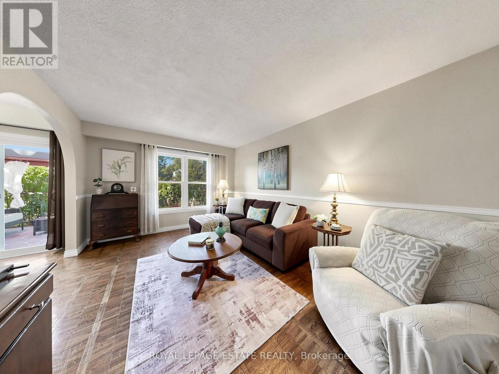 38 BURBANK CRESCENT - 5