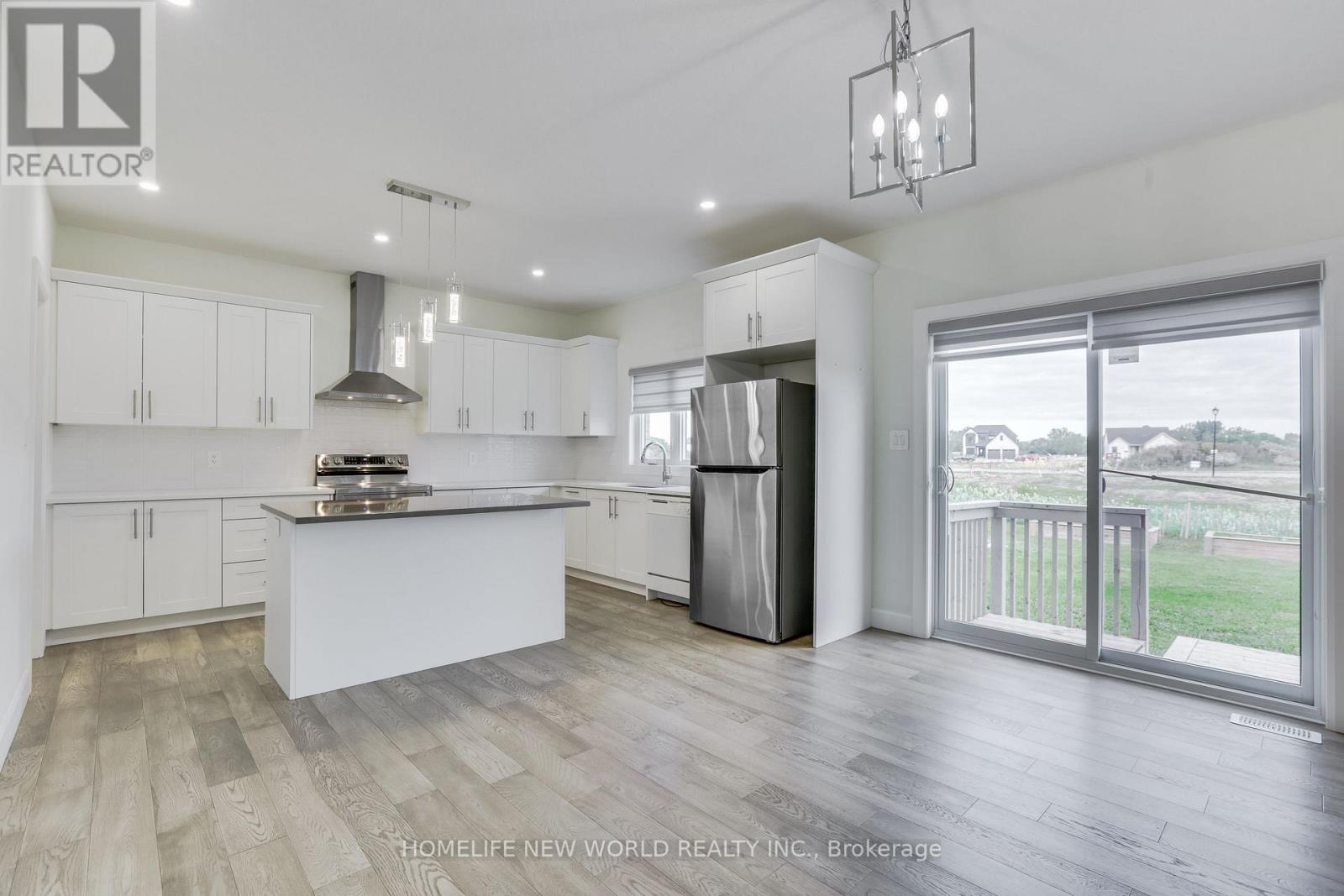 70 Optimist Drive, Southwold, ON photo 13