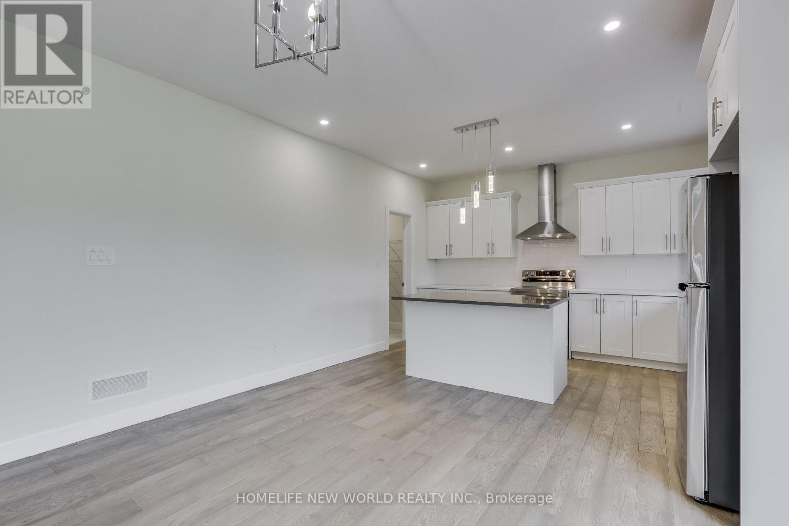 70 Optimist Drive, Southwold, ON photo 14
