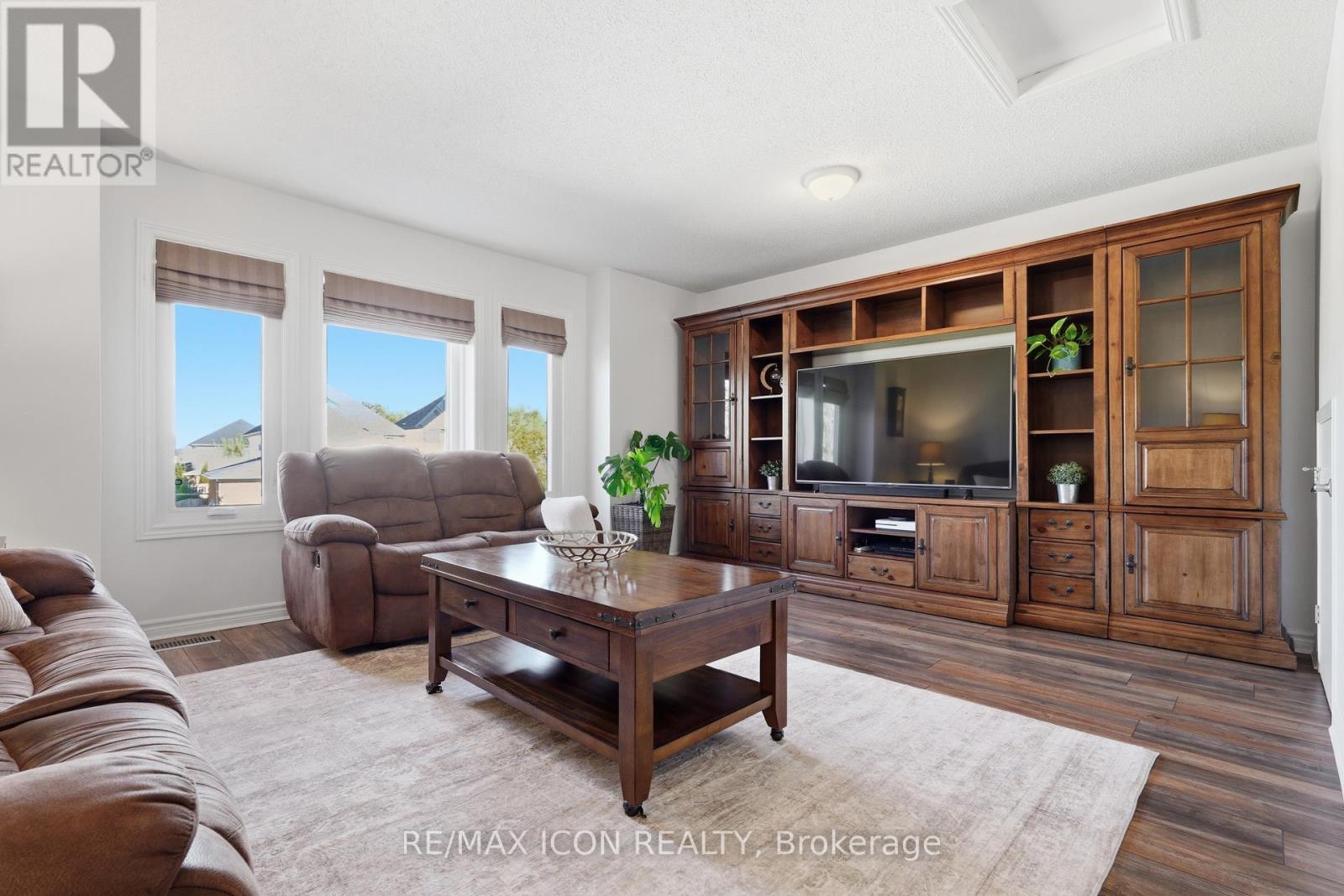 104 AMANDA WALK - 17