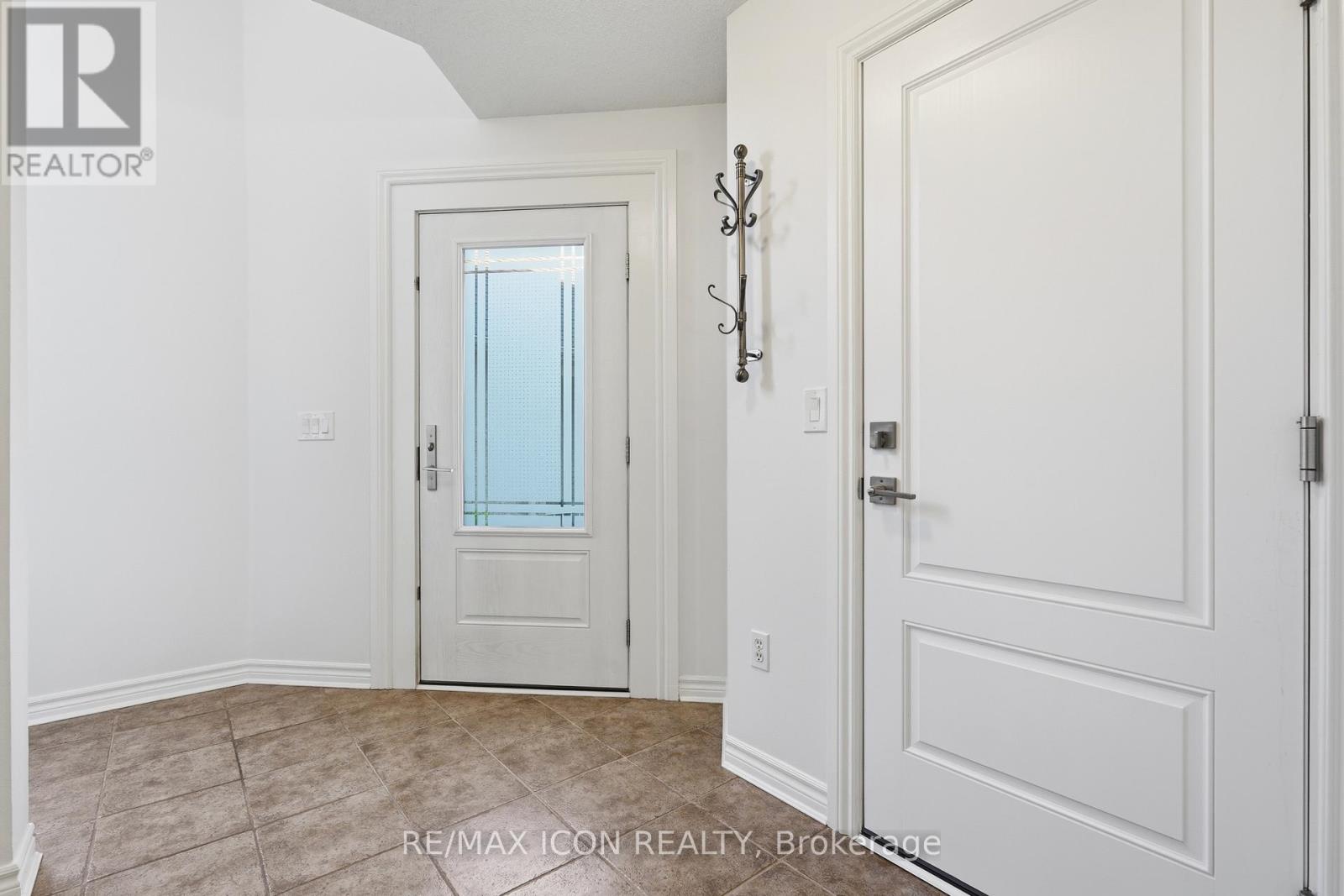 104 AMANDA WALK - 5