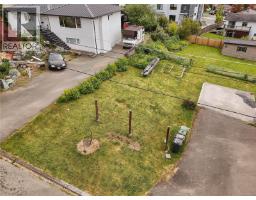 1079 Gosper Cres, Esquimalt, BC V9A4J2 Photo 6