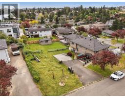 1079 Gosper Cres, Esquimalt, BC V9A4J2 Photo 9