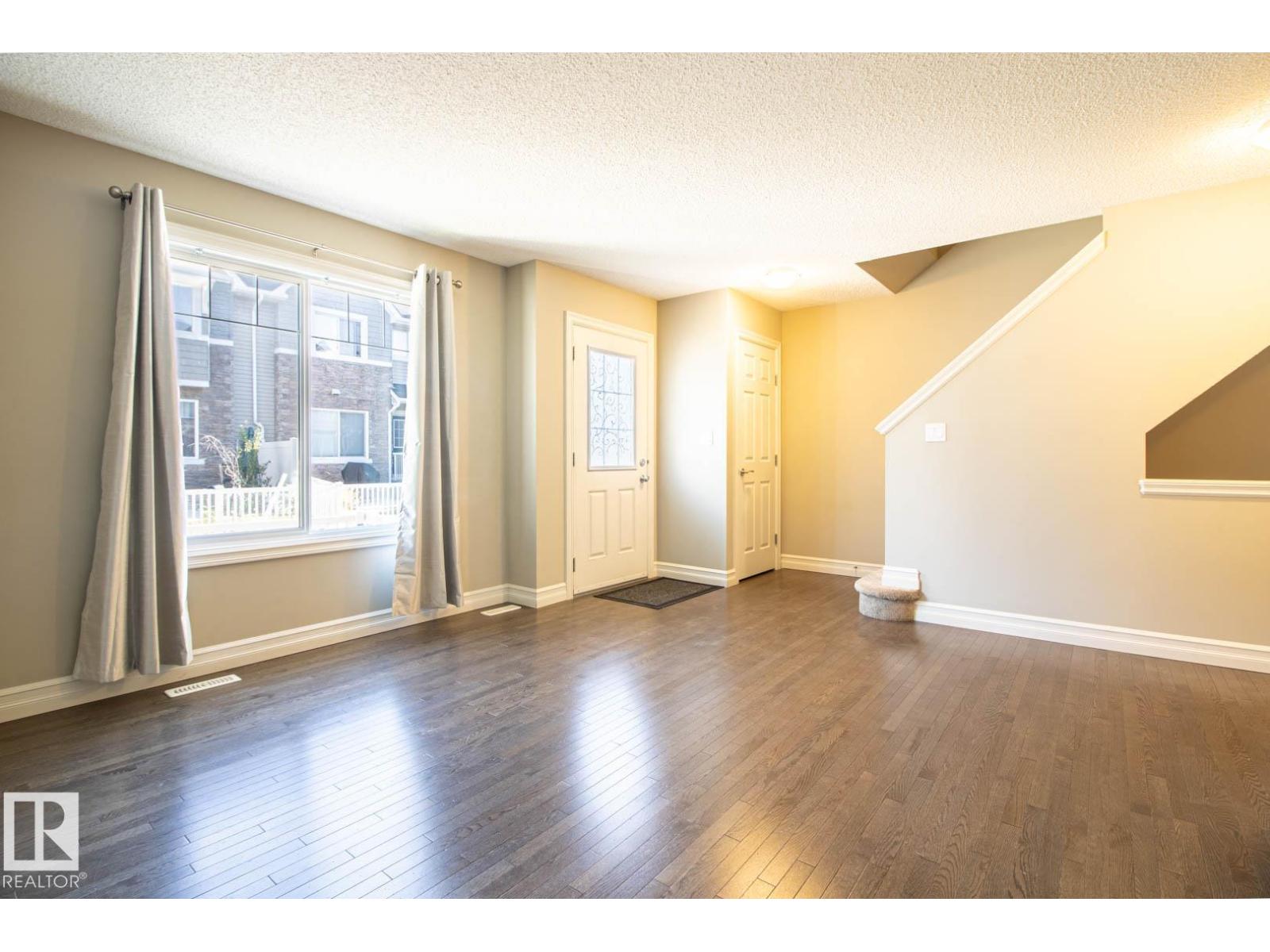 #46 – 5317 3 Avenue SW, Charlesworth — photo 10 of 30: Property photo