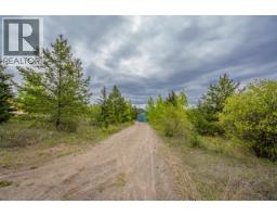 25 Cariboo 97 Highway, 100 Mile House, BC V0K2E1 Photo 24