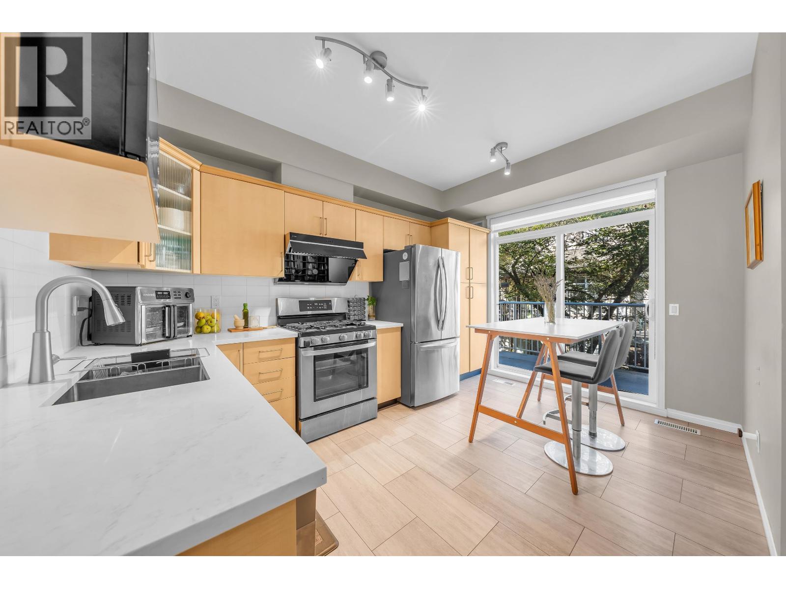 Photo of 42 6388 ALDER STREET 22