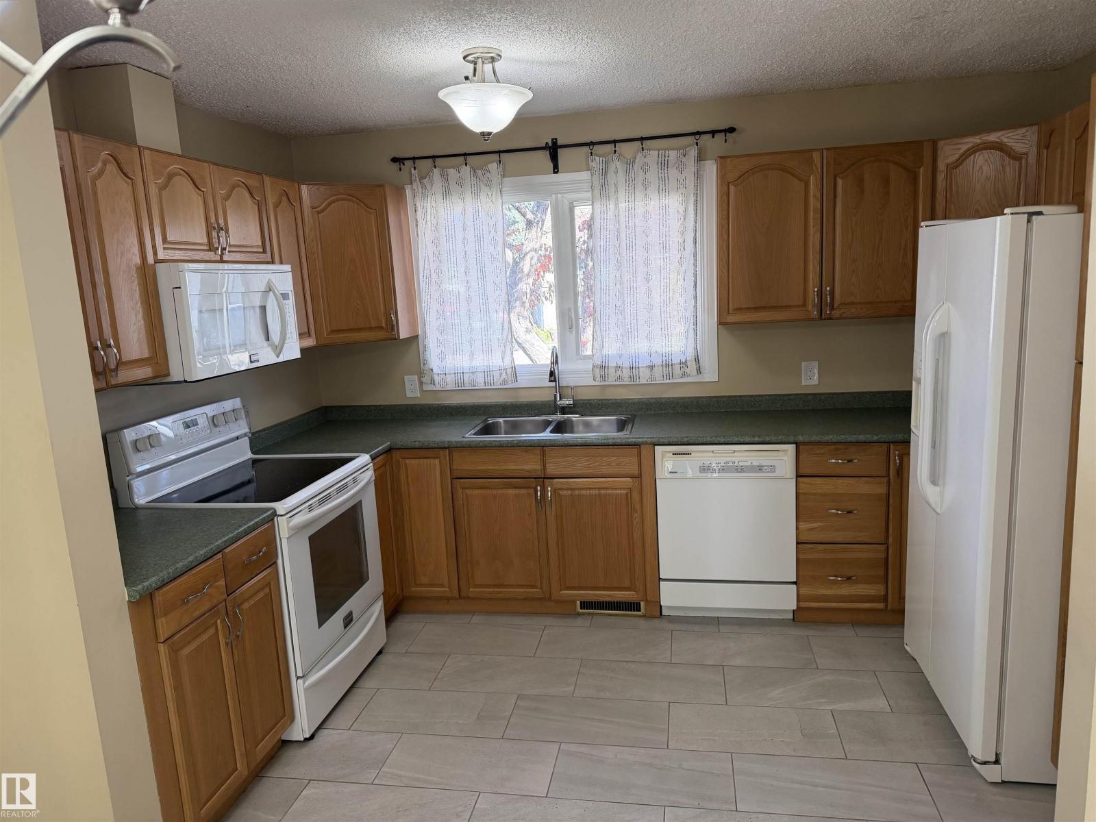 9561A 180A ST NW - 2