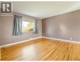 309 26 Street S - photo 13